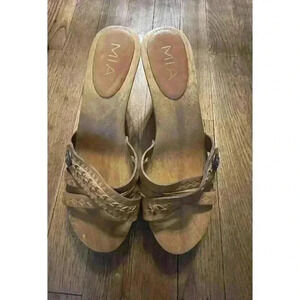 mia womens shoes Size 10 Wooden With Brown Straps